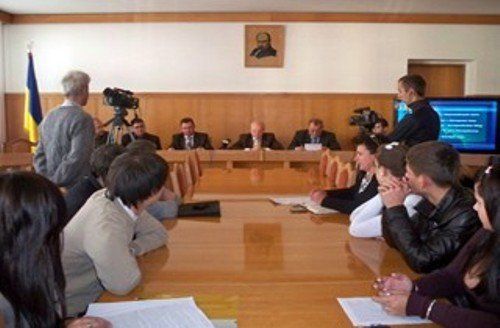В Ужгороде за круглым столом собрались студенты, ученые и представители власти
