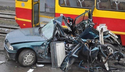 В Польше столкновение BMW и трамвая закончилось трагедией