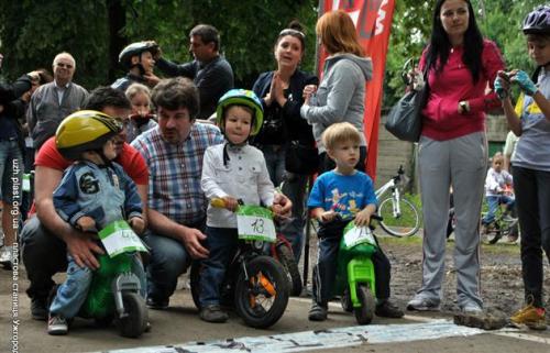 В Ужгороде велосипедисты удивили своей отчаянной смелостью