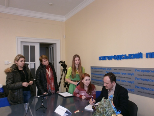 В Ужгороді відбулася презентація нової книги Мирослава Дочинця