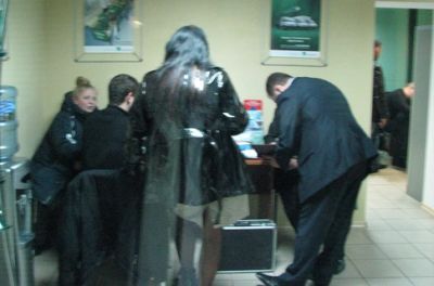 В Киеве в среду средь бела дня ограбили один из филиалов крупного банка. ЧП случилось в самом центре на улице Владимирской