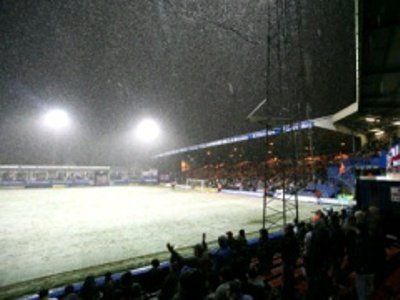 Снегопад, накрывший Западную Европу, внес изменения и в футбольную жизнь