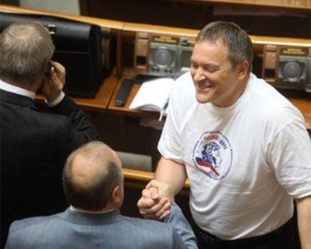 Закон о языках опубликовали в "Голосе Украины" - сколько радости у Колесниченко!