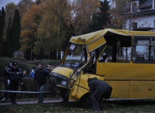 Во Львове лоб в лоб столкнулись два маршрутных автобуса