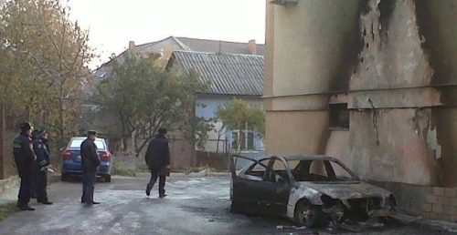 В Ужгороде около здания суда сгорел "Мерседес" бизнесменки