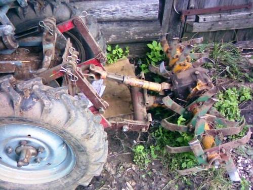 В Иршавском районе ребенок упал под фрезу трактора