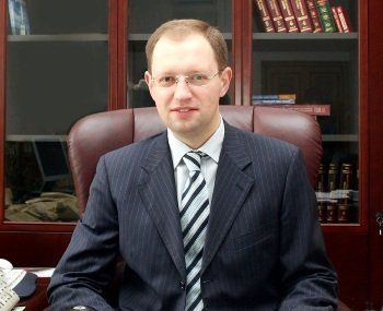 Кандидат в Президенти Арсеній Яценюк