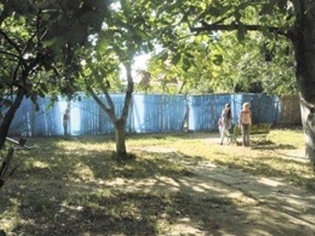 Жители Ужгорода воюют против строительства многоэтажки на детских площадках