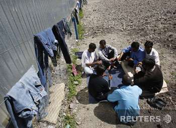 Reuters опубликовало снимки лагеря беженцев в закарпатском Мукачево, где содержатся нелегальные иммигранты