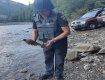 В Закарпатье во время рыбалки удочка поймала ужасающий предмет