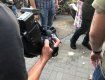 Толпа людей устроила Порошенко душ из яиц после допроса в ГБР 
