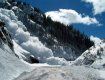 Водіїв попереджають про небезпеку снігових лавин в Карпатах