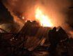 У Мукачево пожежні півночі приборкували великий вогонь