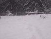 Гірські райони Закарпаття знову засипало снігом — ставай на лижі та катайся