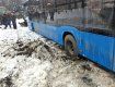 Мокрий сніг в Ужгороді зробив те, що не зробив ніхто, — спасували навіть новітні транспортні засоби