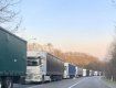 На кордоні в Ужгороді знову черга з фур! Карантин вантажних перевезень між країнами не стосується