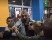 Ужгород. Власник кінотеатру "5 елемент" напав із кулаками на журналіста