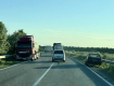 Уклонисты бегут из Украины: грузовики бросают прямо на трассе Одесса-Рени 