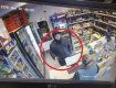 Во Львове произошло крайне странное ограбление магазина алкоголя
