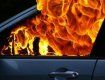 В Закарпатье огонь охватил под вечер автомобиль 