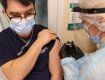 Первый врач, получивший вакцину от коронавируса в Закарпатье, рассказал всё о своем самочувствии 
