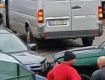В центре Мукачево ДТП: На улице дикие пробки, водители выезжают на пешеходную зону