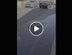 Потужний "гейзер" зафонтанував посеред вулиці у Хусті на Закарпатті (ВІДЕО)