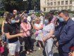 Сегодня в Ужгороде родители под стенами ОГА требовали открыть детсады для своих детей