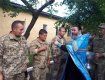 Військовослужбовців, які відбувають на схід України, благословив священик в Ужгороді