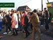 В Закарпатье большая толпа людей вышла на протест