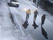 В Закарпатье видеокамера сняла трех воров в момент кражи из авто