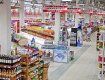Люди в Ужгороде штурмуюют супермаркет