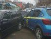 В Ужгороде автомобиль охраны врезался в две припаркованные машины