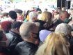 Сотни украинцев наплевали на карантин из-за магазина