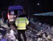 В Закарпатье из убойных завалов снега авто "скорой" вытаскивали спасатели - видео 
