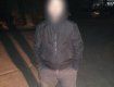 Заметно нервничал: В Мукачево странный парень на улице не давал покоя полицейским