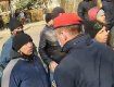 Крики, полиция и задержанные: В Ужгороде возле суда массовый протест из-за Павлова