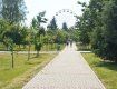 В Мукачево по парку спокойно разгуливал вооруженный мужик