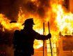 Возле Ужгорода ночью тушили пожар в трёхэтажном доме 