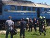 На Закарпатье спасатели тушат пожар в поезде