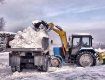 30 тонн снега с Карпат везли в столицу на пяти грузовиках