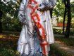 В Закарпатье неразвитые хулиганы написали на статуе воина "АКУПАНТ" 