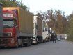 Гигантская очередь на украинско-словацкой границе в Закарпатье: Причины ее возникновения и решения