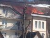 В Закарпатье пылает крыша отеля "Континент"