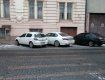 У Мукачеві "олені" креативно припаркувалися неподалік відділку поліції