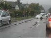 Дві автівки не розминулися на Закарпатті через ранкову негоду із сильним дощем