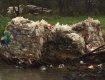 На Закарпатті "сміття" викидають у довкілля вже цілими контейнерами