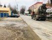 Грузовой автотранспорт прессует грязью дороги города Ужгород