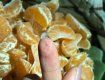 В Закарпатье продают мандарины с очень неприятным сюрпризом 