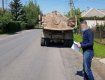 В Ужгороді піймали роззяву, у якого з причепа вантажівки сипалося сміття